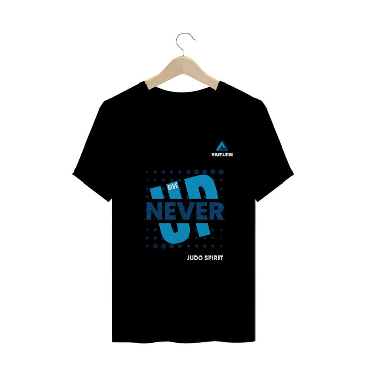 CAMISETA MASCULINA SAMURAI PRETO NEVER GIVE UP